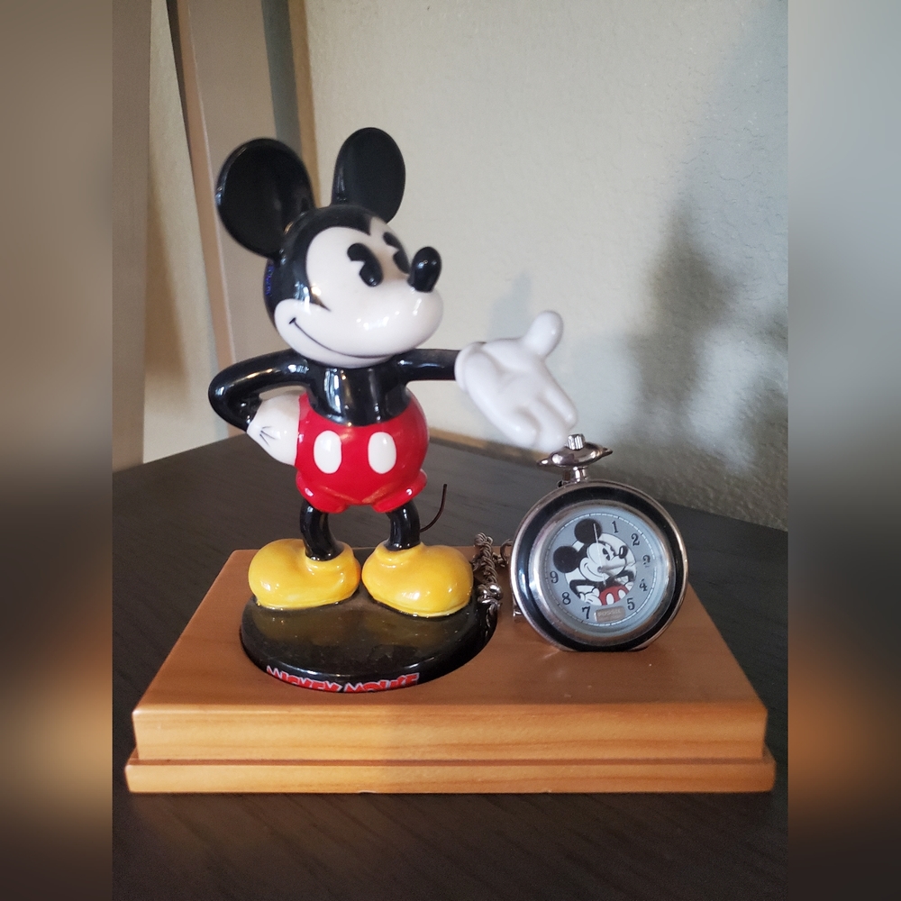 Fossil Limited Edition 447/10000 Mickey Mouse Pocket Watch & figure